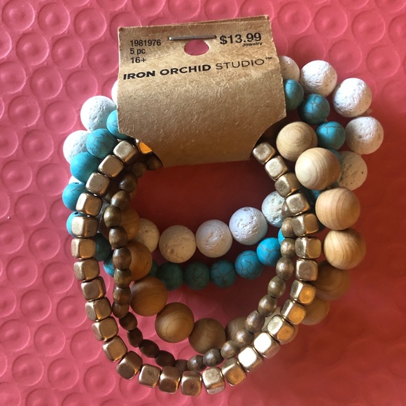 2 Bracelets - Picture 4 of 5